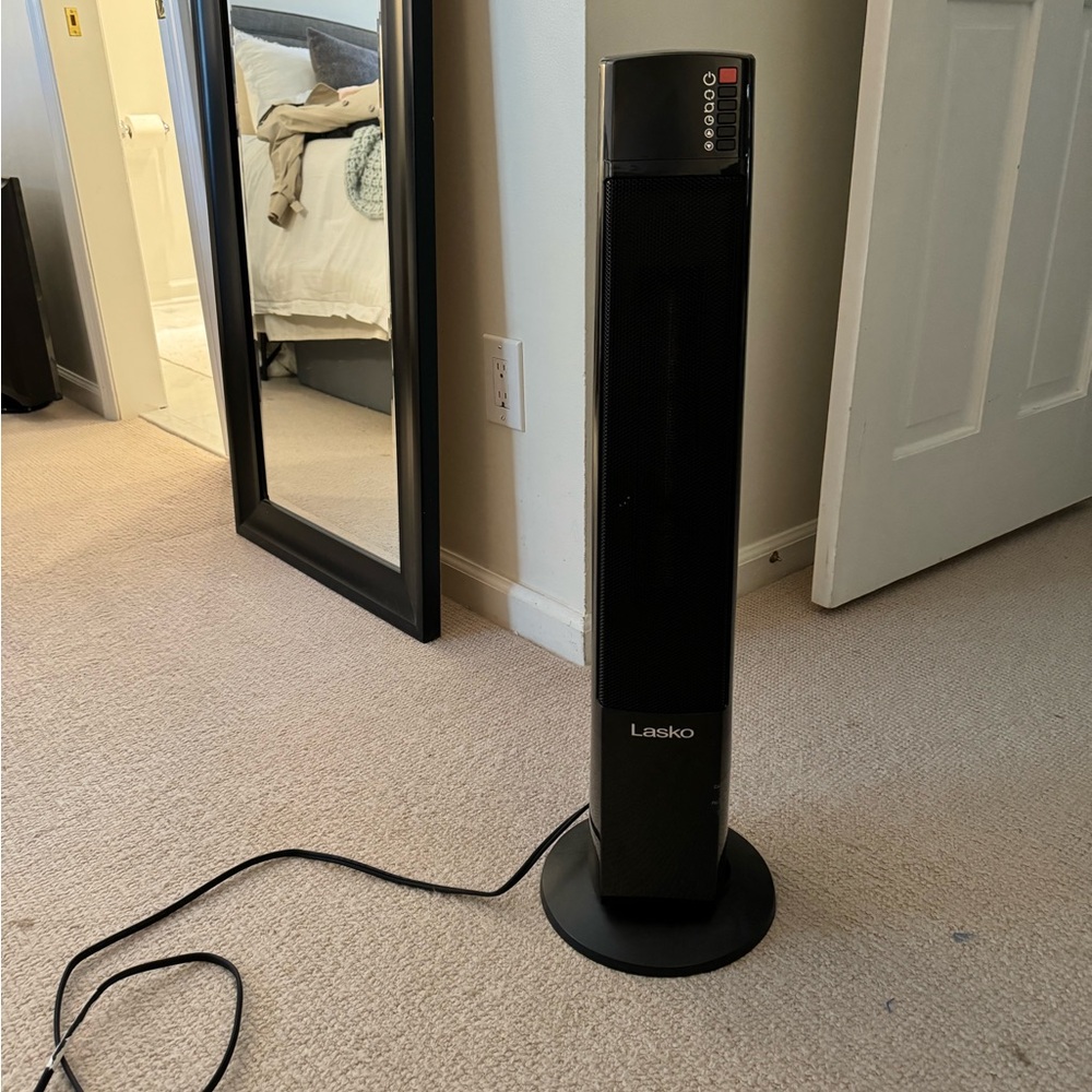 Lasko Oscillating Heater with Remote